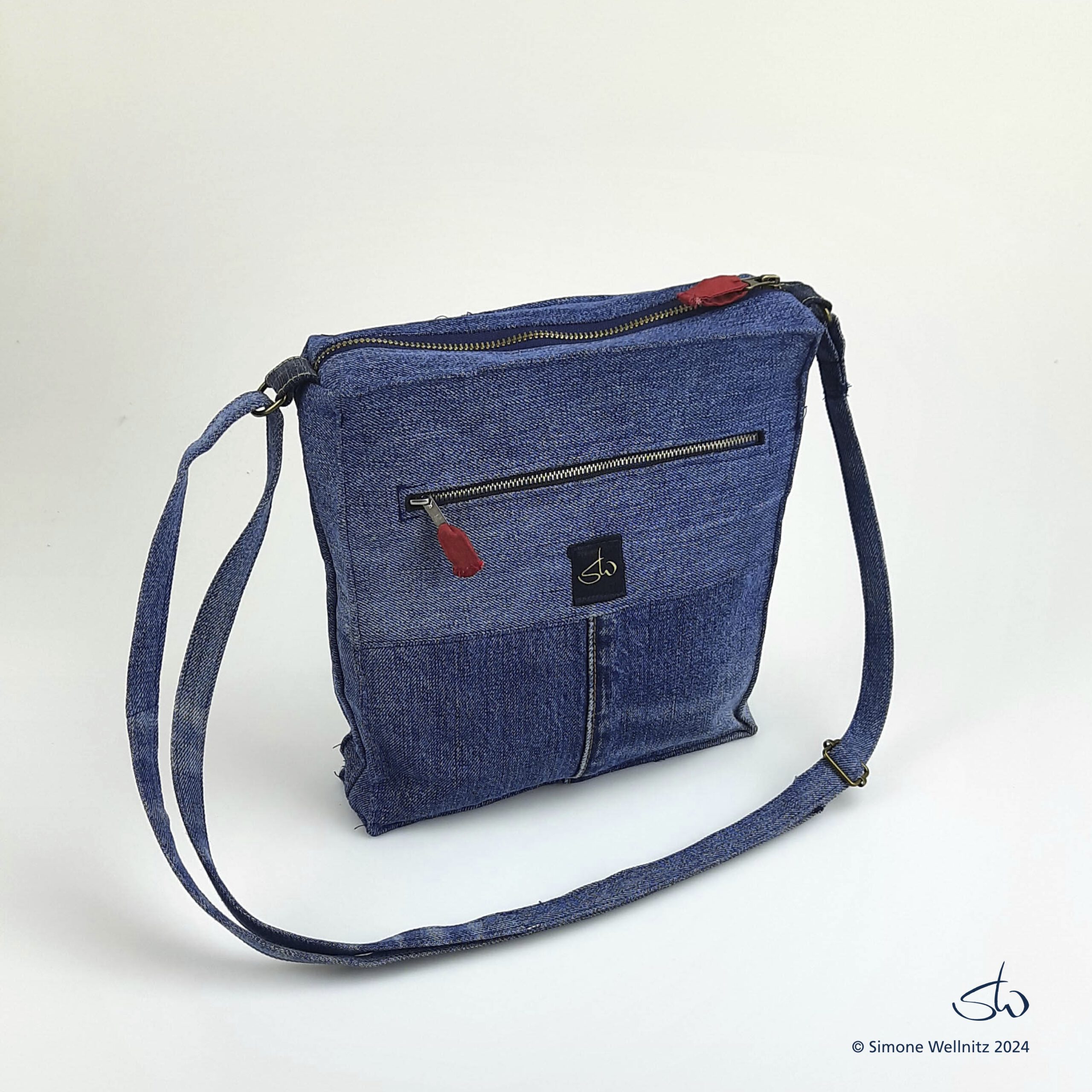 Du betrachtest gerade Jeanshandtasche Simone (upcycling)